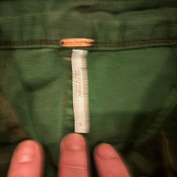 Free People Olive Camo Cargo Cropped Pants size 0 NWT - Picture 4 of 4